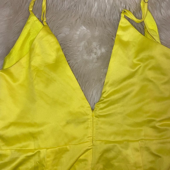 FASHION NOVA Curve 2X Neon Yellow “Wrapped In Your Love” 💛 Romper - Picture 5 of 10